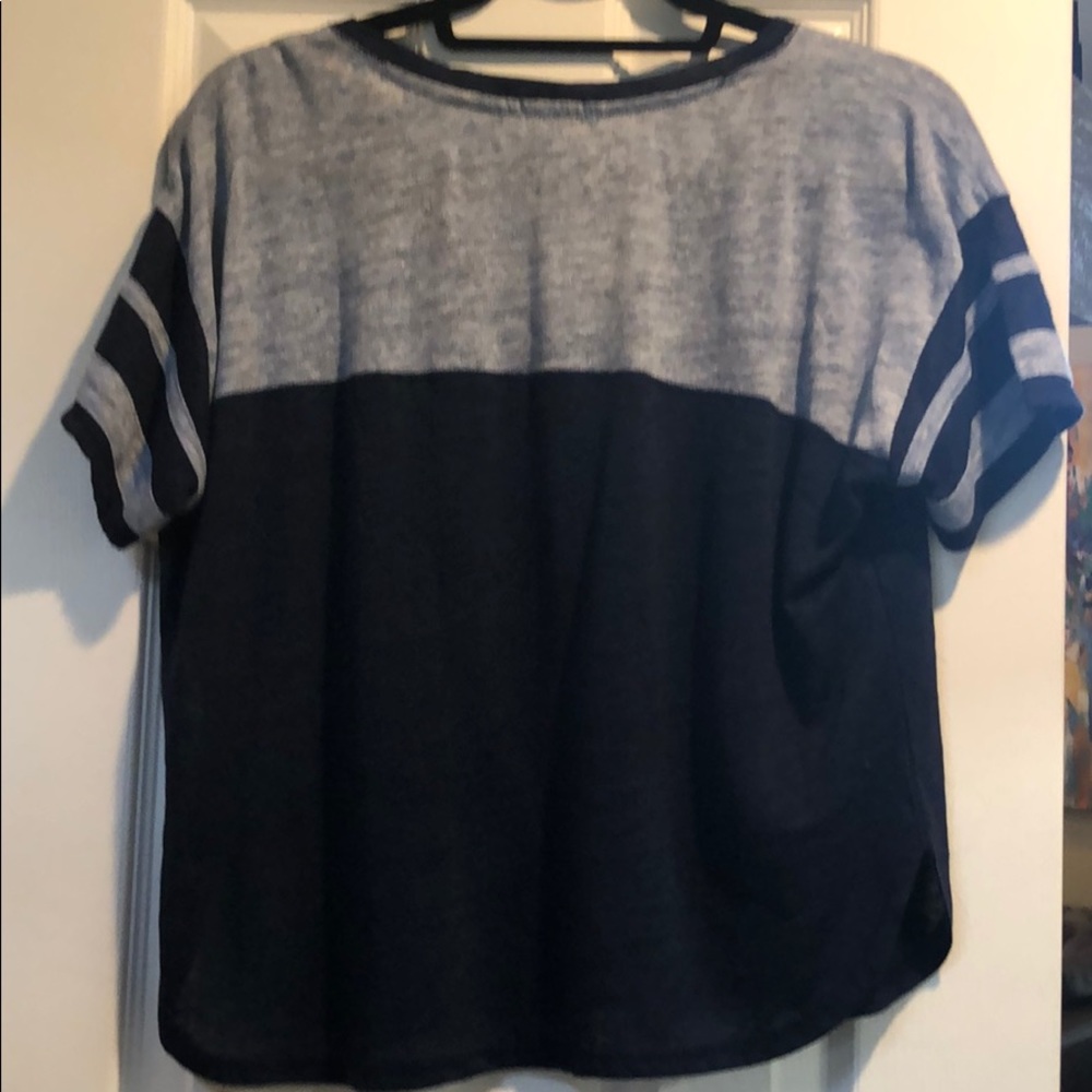 VNECK - Picture 2 of 2